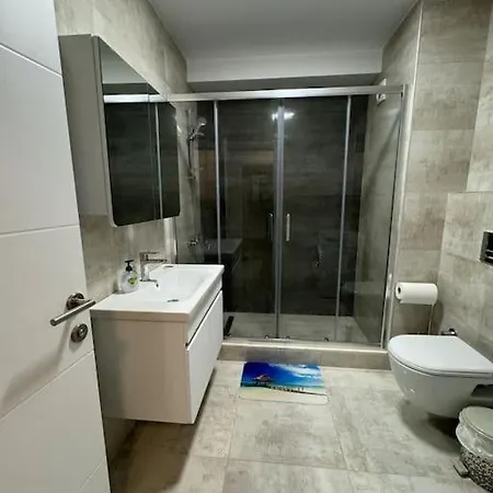 Brand New - 3 Mara - Campus Constança