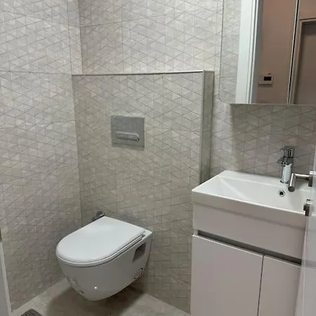 Brand New - 3 Mara - Campus * Κονστάντζα